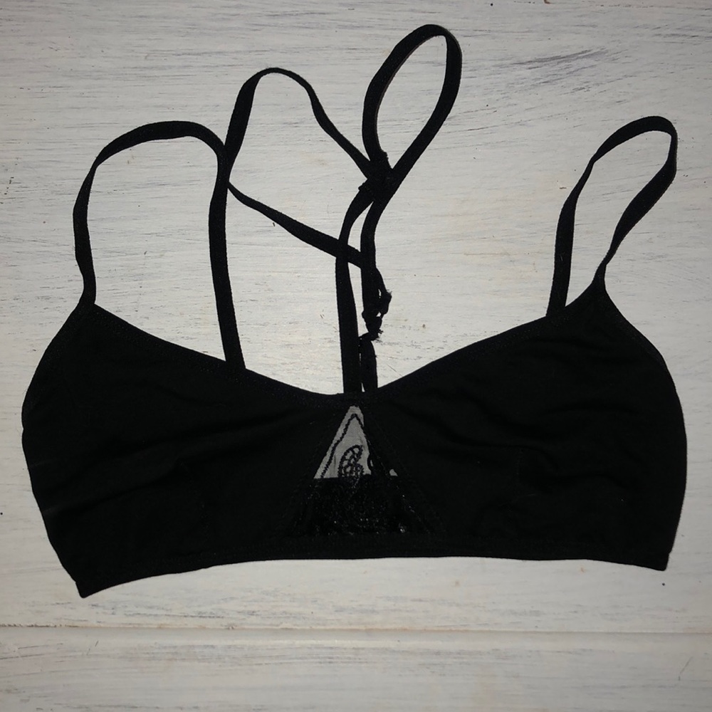 Neck detail brallete